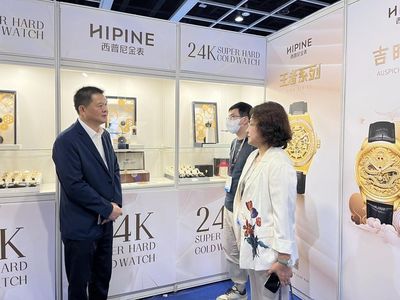 金秋荟萃 | 全球首款西普尼智能金表亮相香港钟表展，引领钟表销售新浪潮