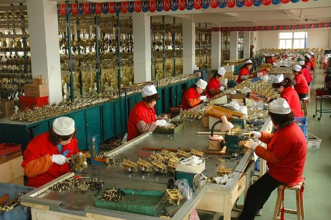 双殊荣加冕 中国钟表业唯一同时拥有机芯与钟表销售“中国名牌产品”“中华老字号”的品牌传奇